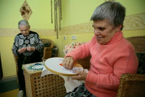 Борщ с пирожками: пенсионерам в домах престарелых могут разрешить готовить любимые блюда