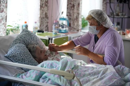 Дорого внимание: почему пожилым тяжело получить постоянный уход соцслужб